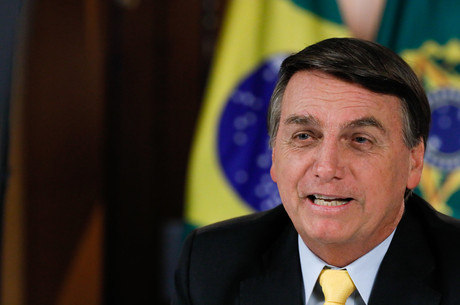 "Toda e qualquer vacina está descartada", afirma Bolsonaro